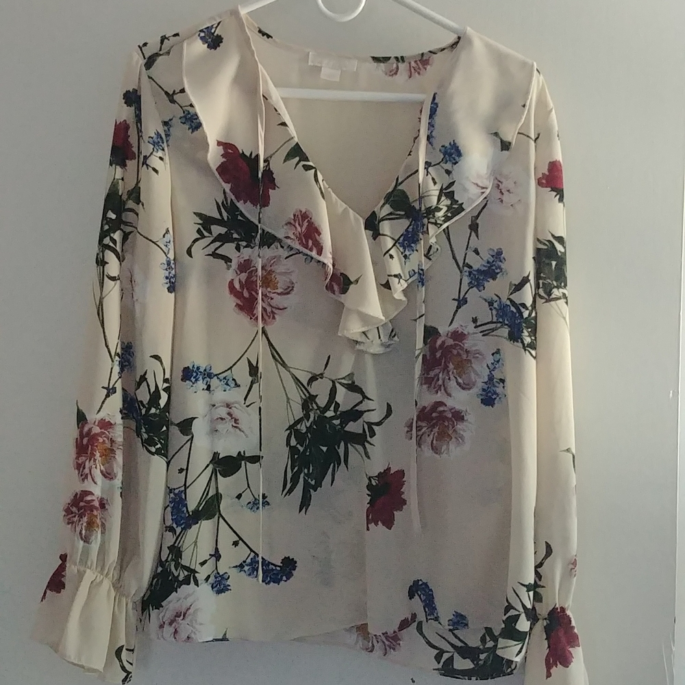 Finn & Grace Elegant floral blouse
